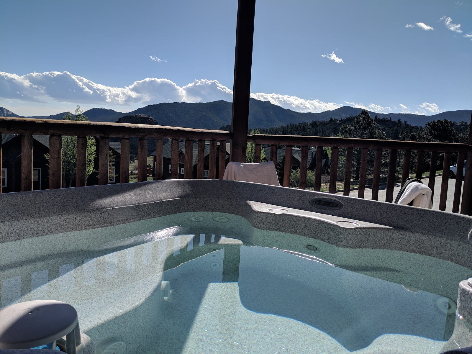 Mary's Lake Lodge, photo 2