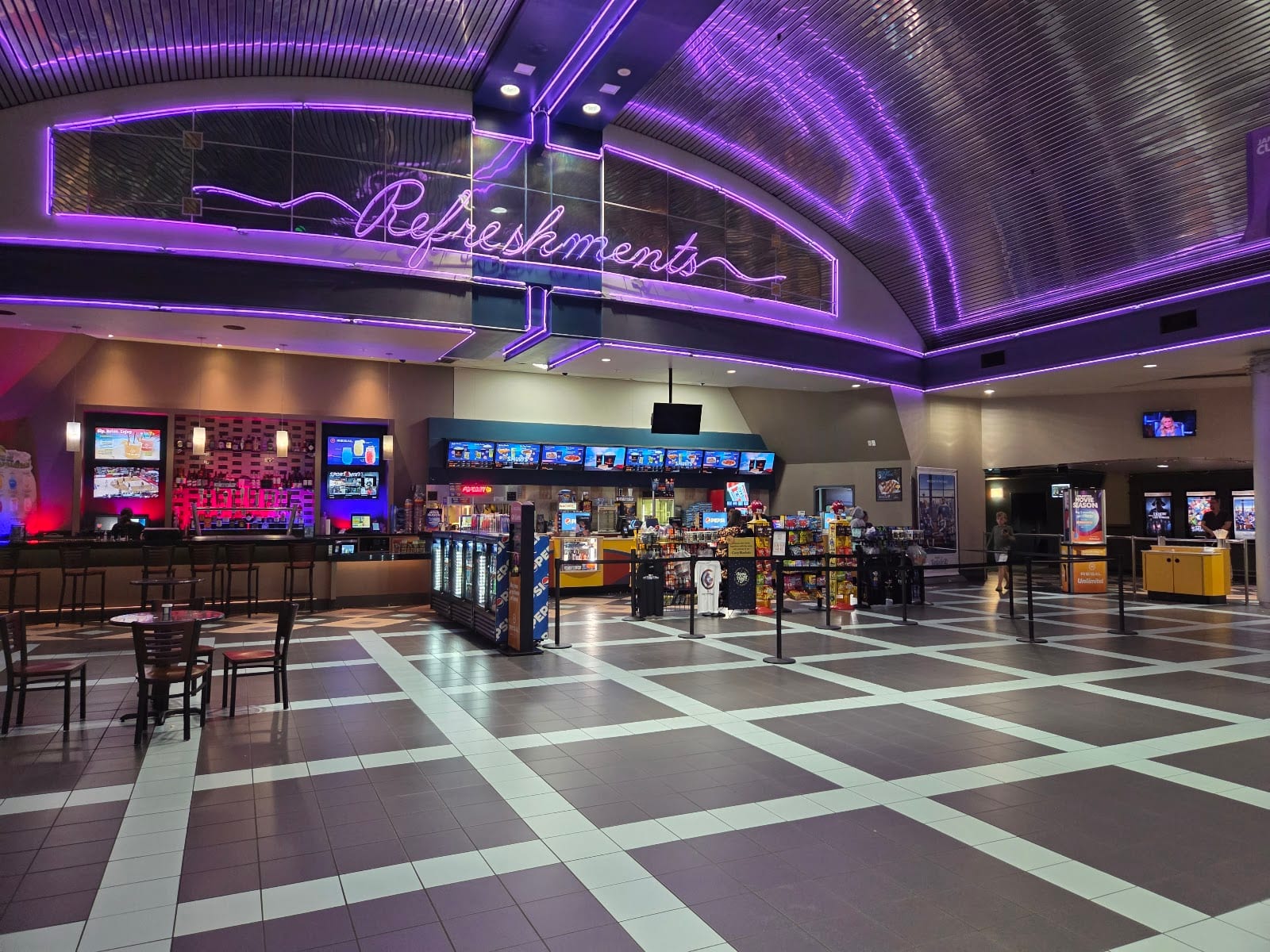 Regal Hollywood - Sarasota, photo 2