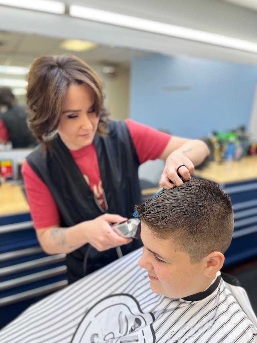 Modern Cuts by Bethany, photo 4