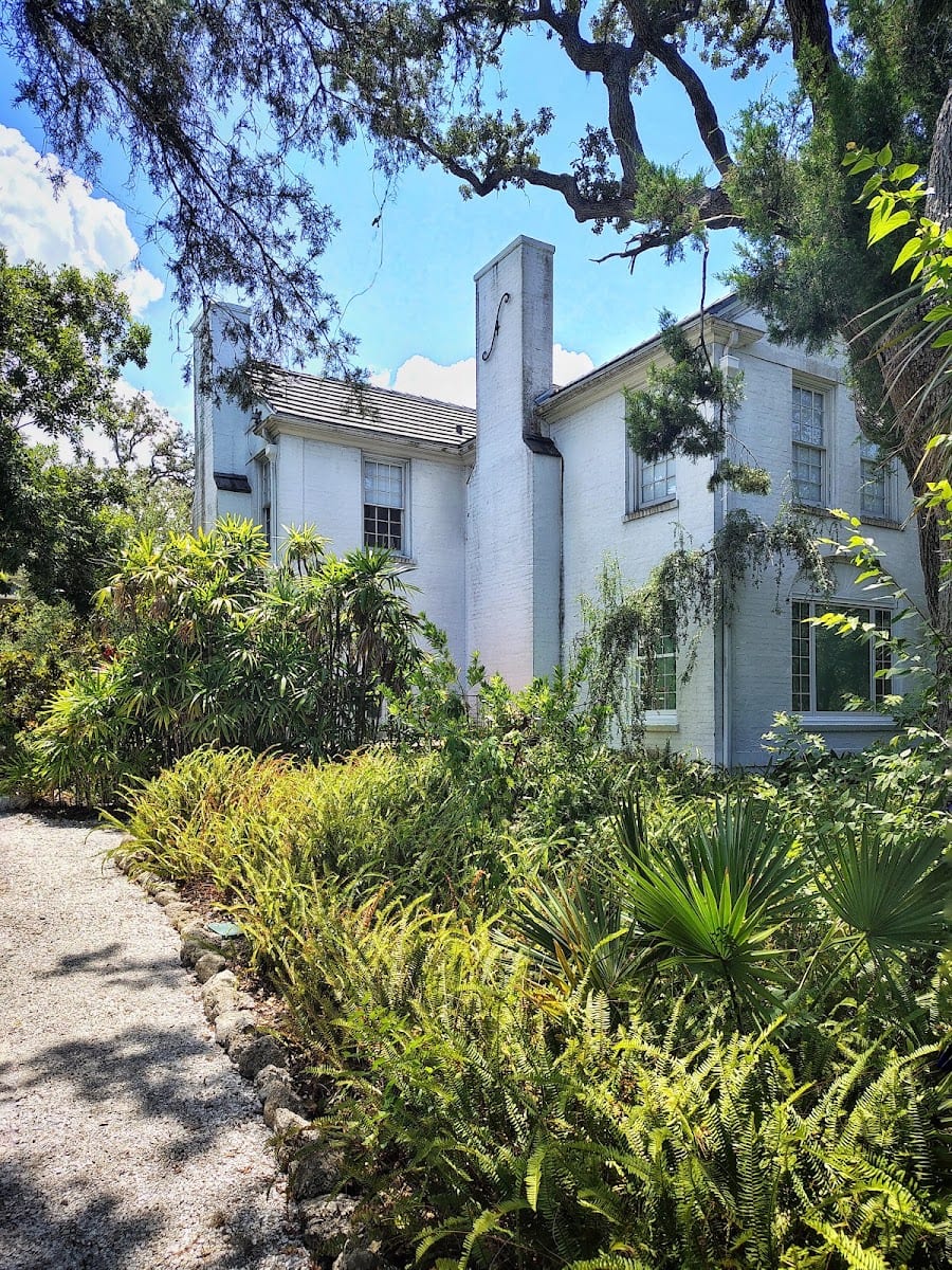 The Richard and Ellen Sandor Museum of Botany & the Arts, photo 3