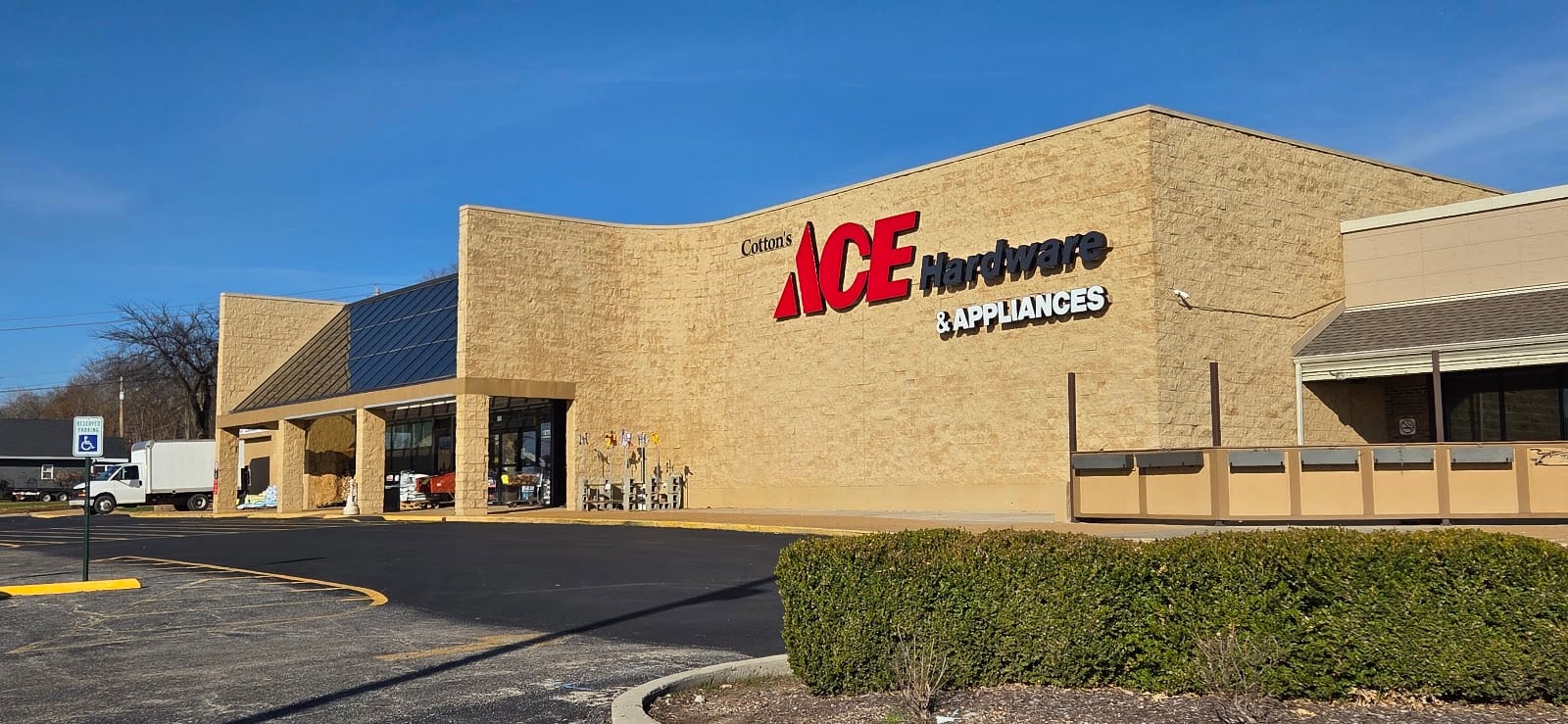 Cotton's Ace Hardware Eureka Hilltop