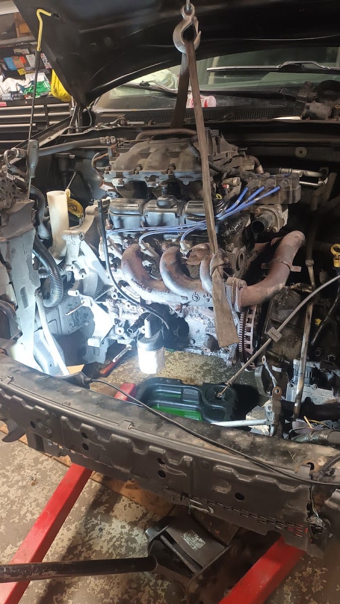 Queenie's Auto Repair & Body