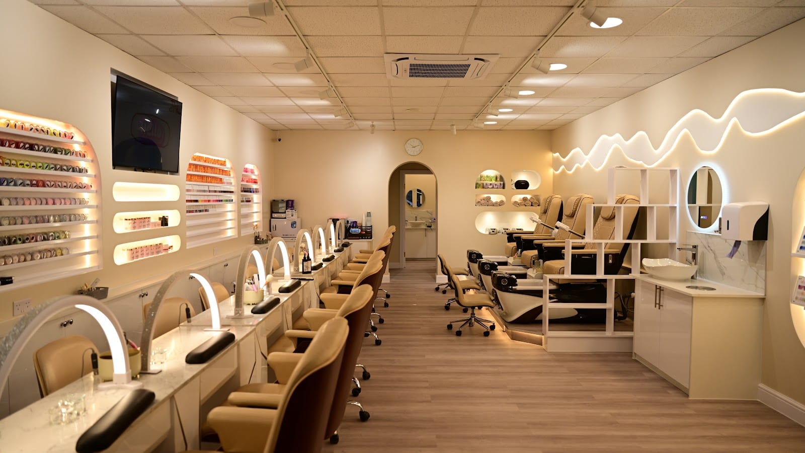 The Nail City, photo 2