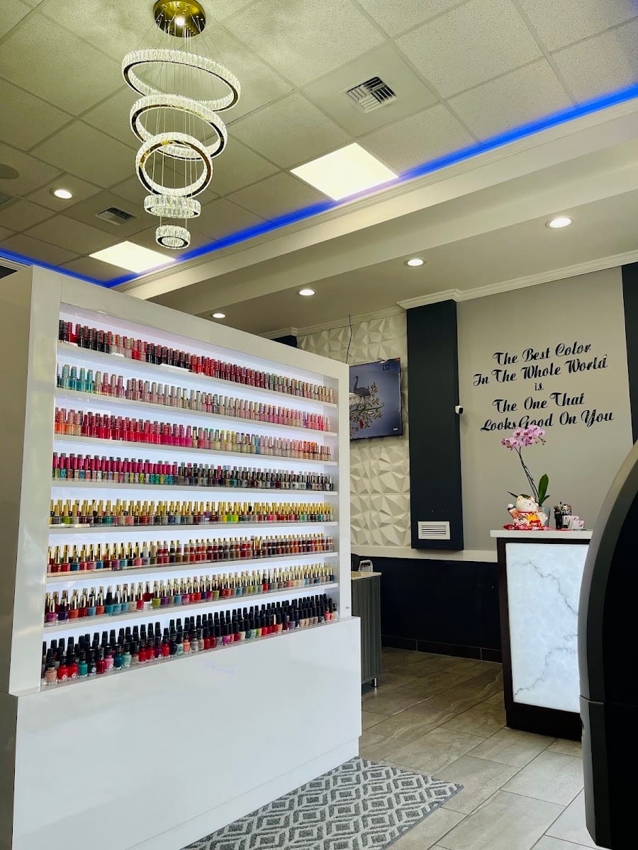 Luxury Nails & Spa