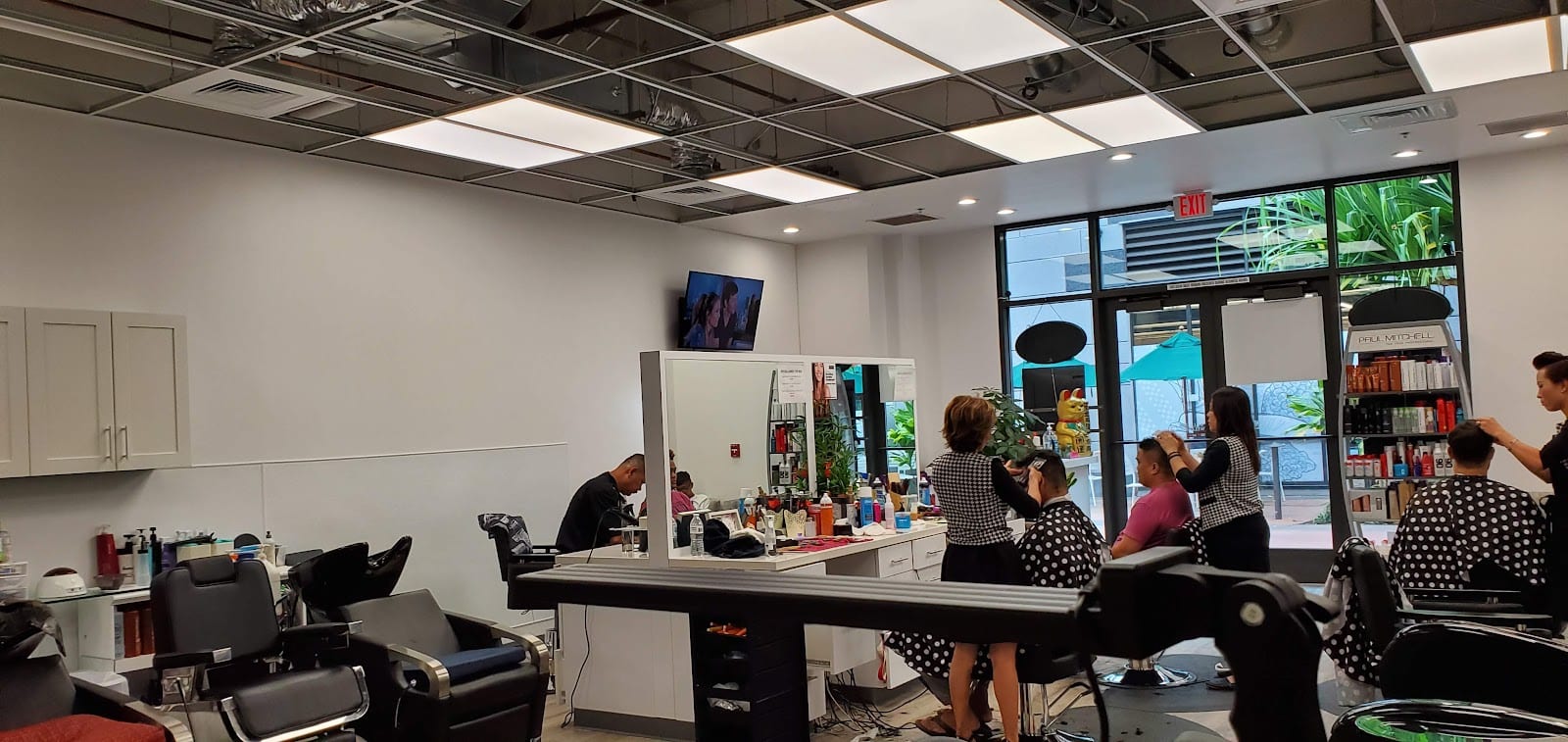 V Hair Styling & Nails