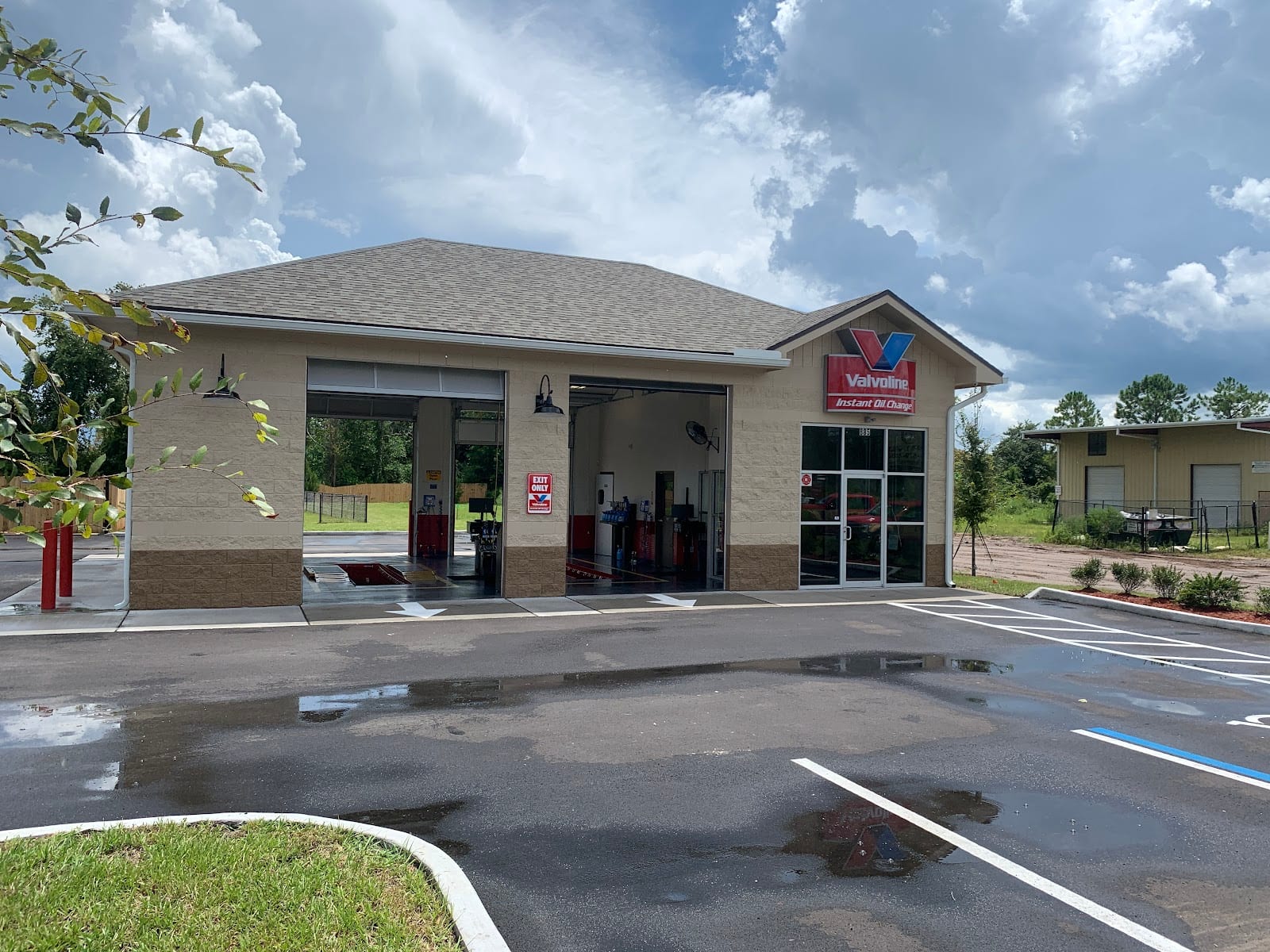 Valvoline Instant Oil Change, photo 3