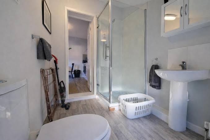 City Apartment Close to Cafes Restaurants - One-Bedroom Apartment