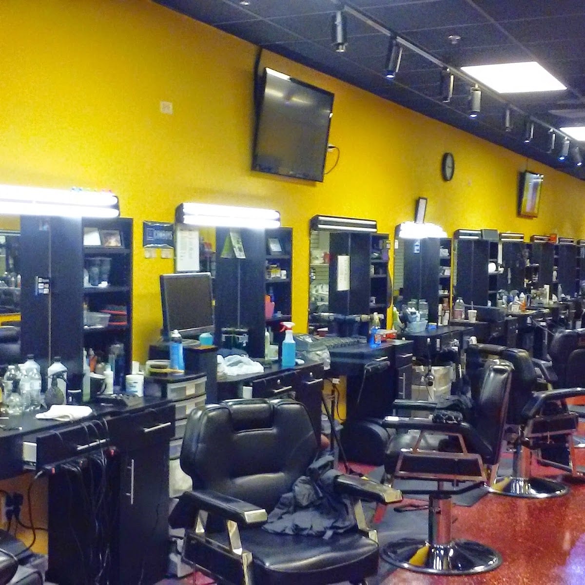 100 Degrees Barber Shop