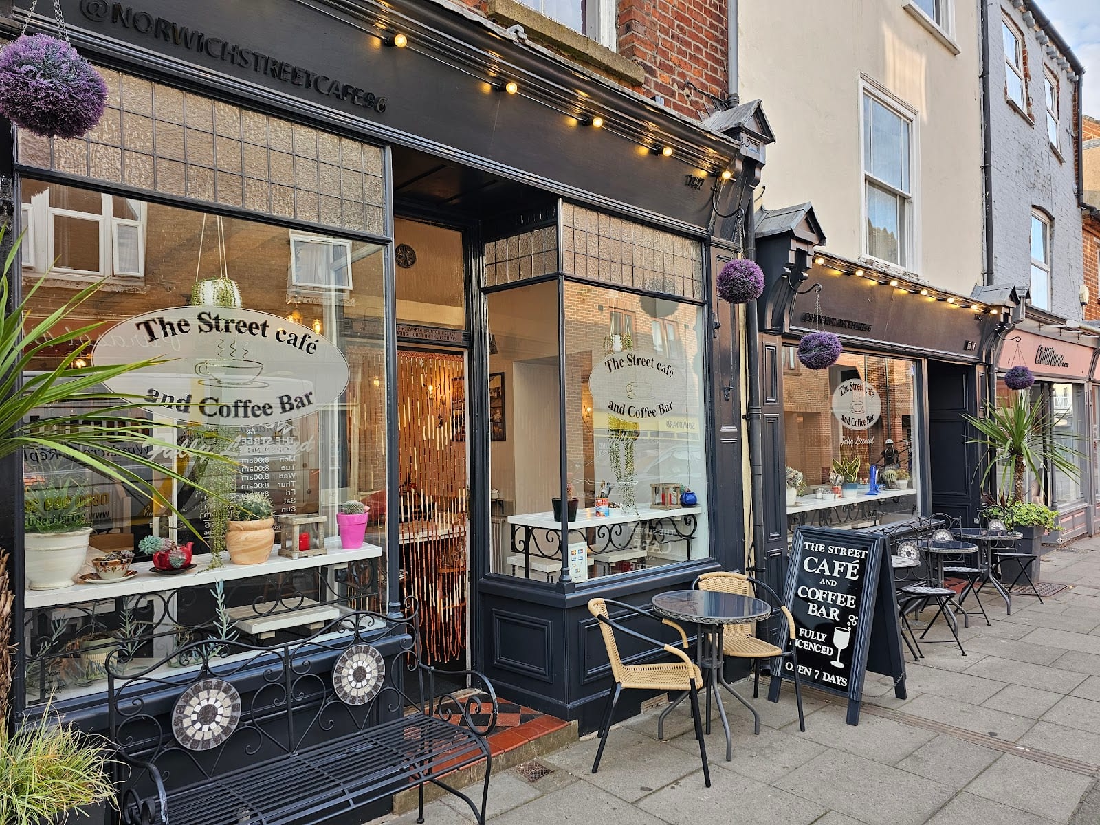 The Street Café, photo 3