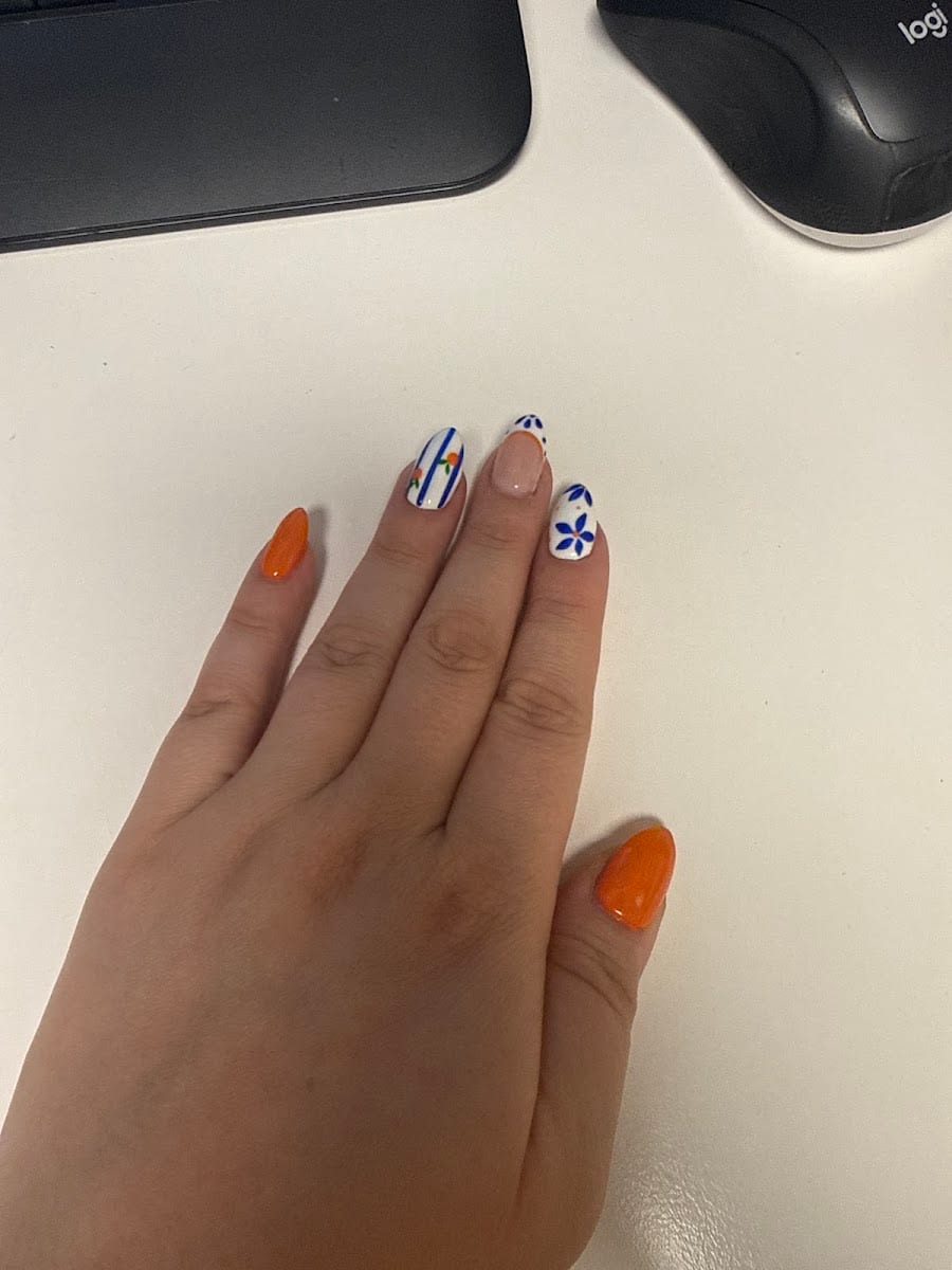 Queen Nails, photo 2