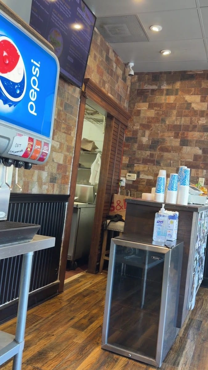 Hole in the Wall Burger, photo 2