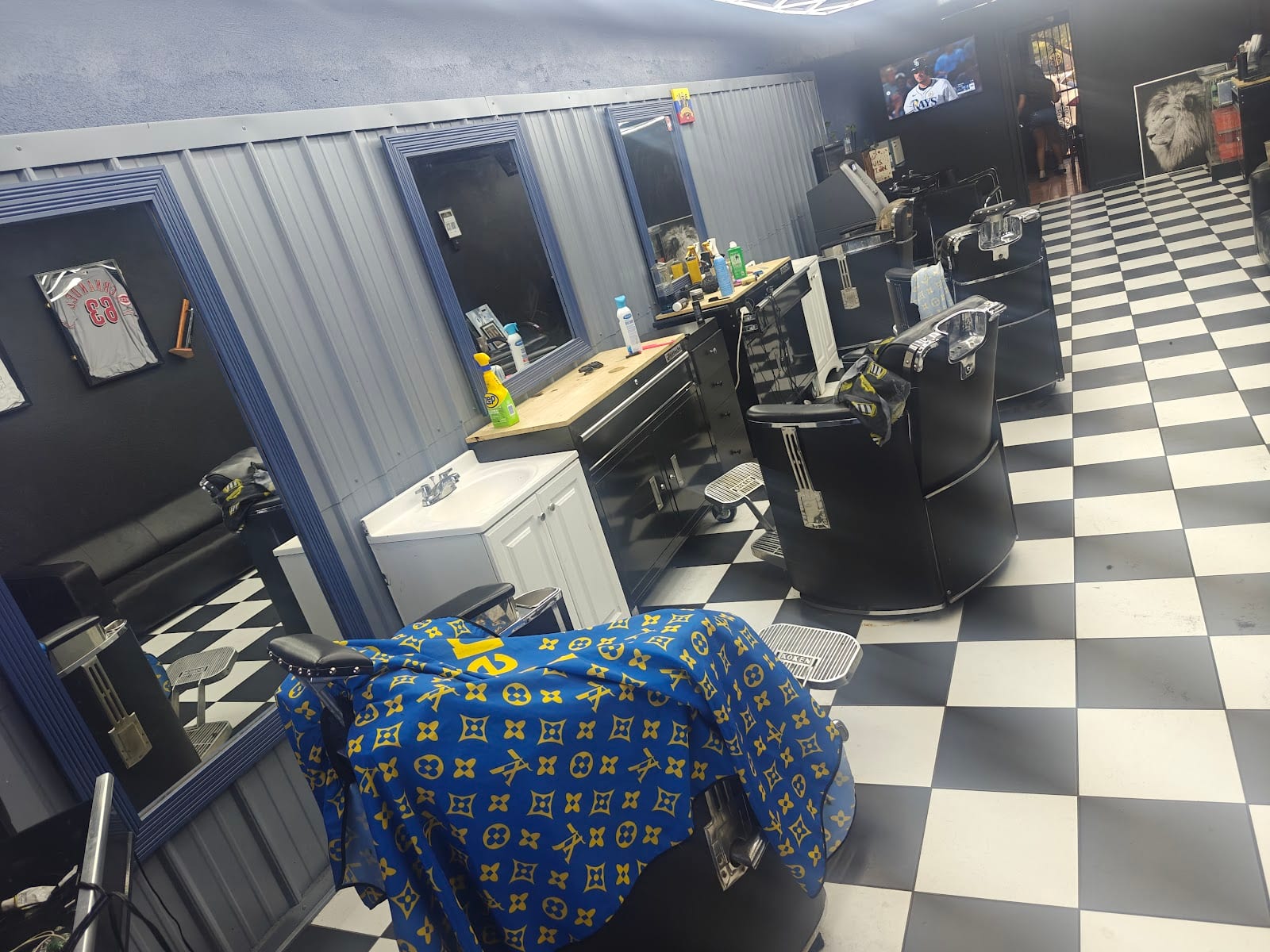 Man In The Mirror Barbershop