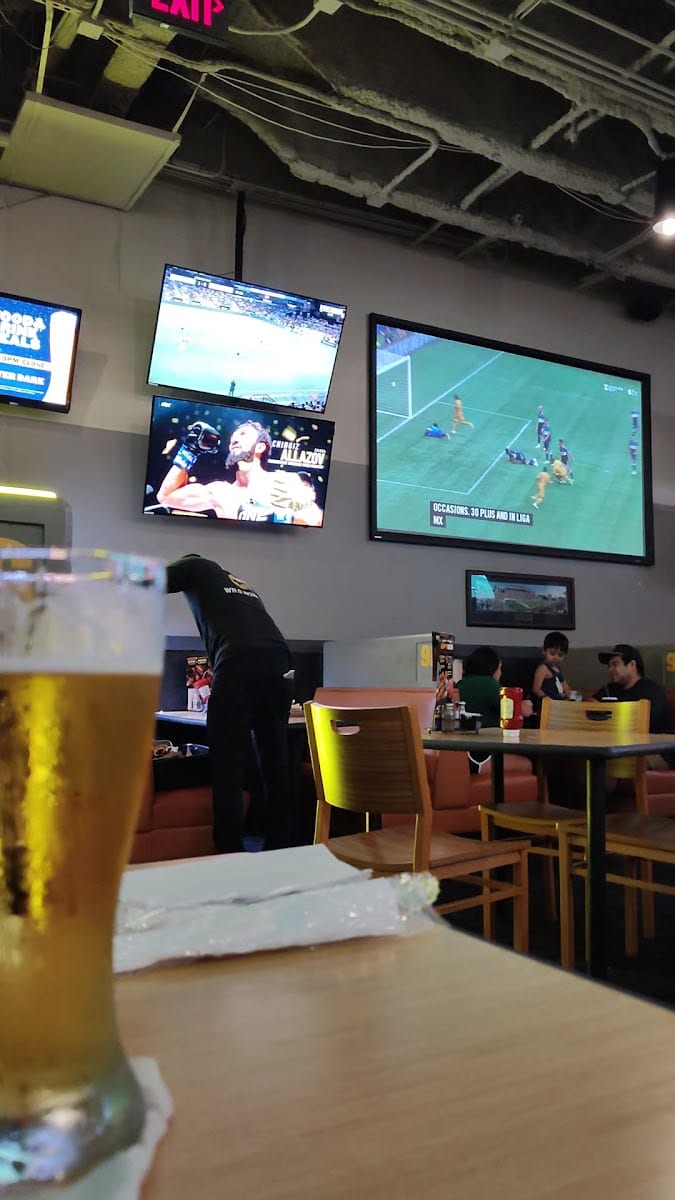 Buffalo Wild Wings, photo 3