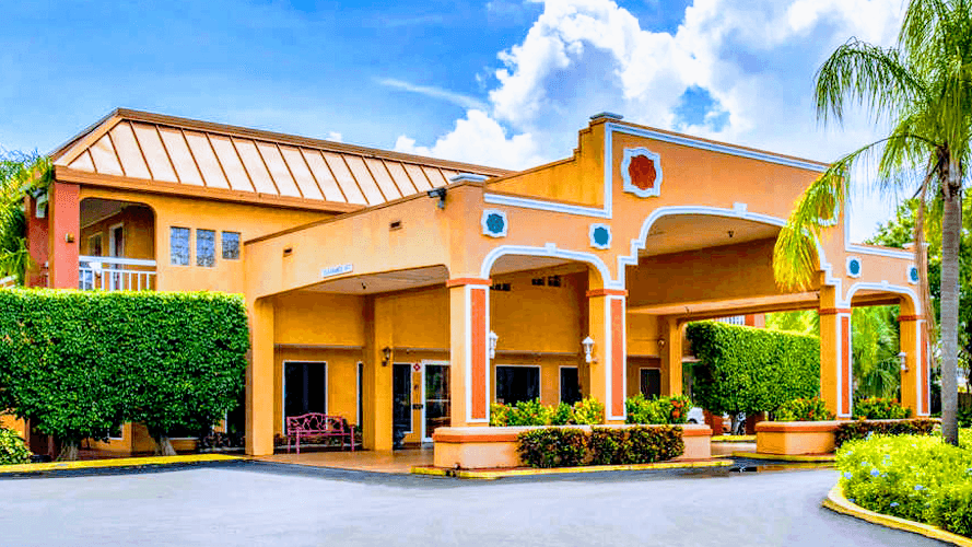 La Quinta Inn & Suites by Wyndham Sarasota Downtown, photo 4