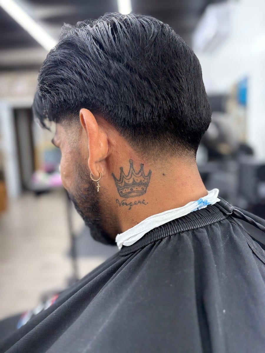 Alejandra Cuts & Colors / Barbería Latina