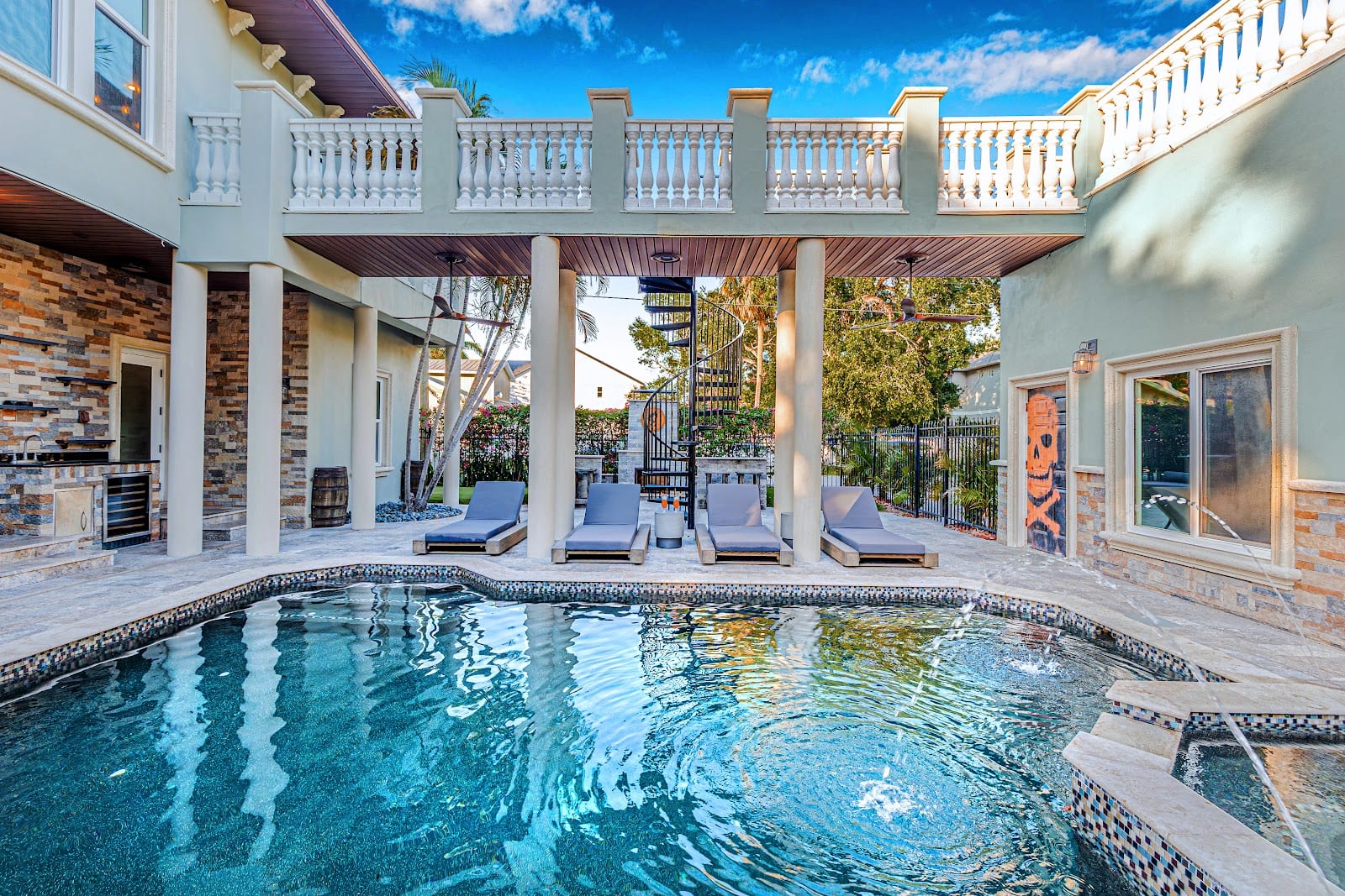 Gaspar's Luxury Estate, photo 2