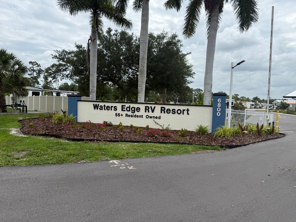Water's Edge RV Resort, photo 3