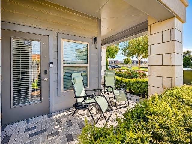 Upscale 1BR Retreat. Resort Pool, Gym, Wi-Fi