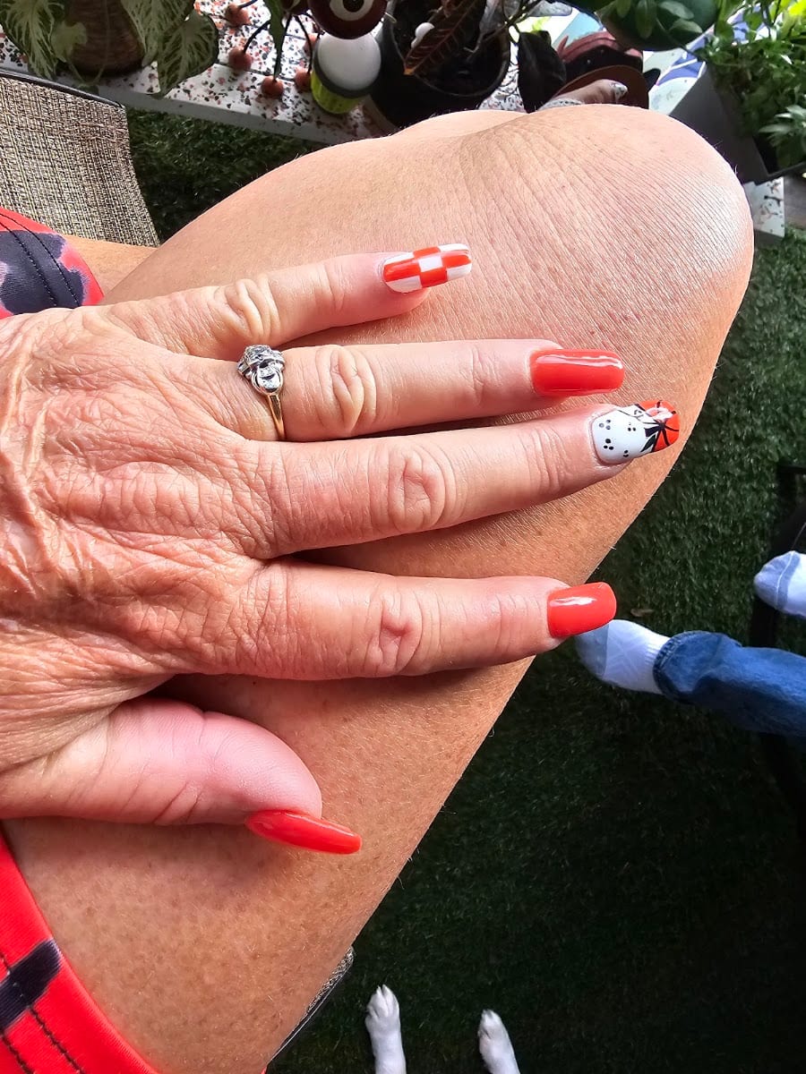 Happy Nails