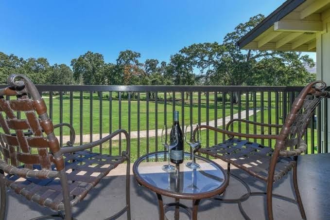 Napa Golf Course Condo - 2 King Suites + En-Suite Baths - Perfect for 2 couples
