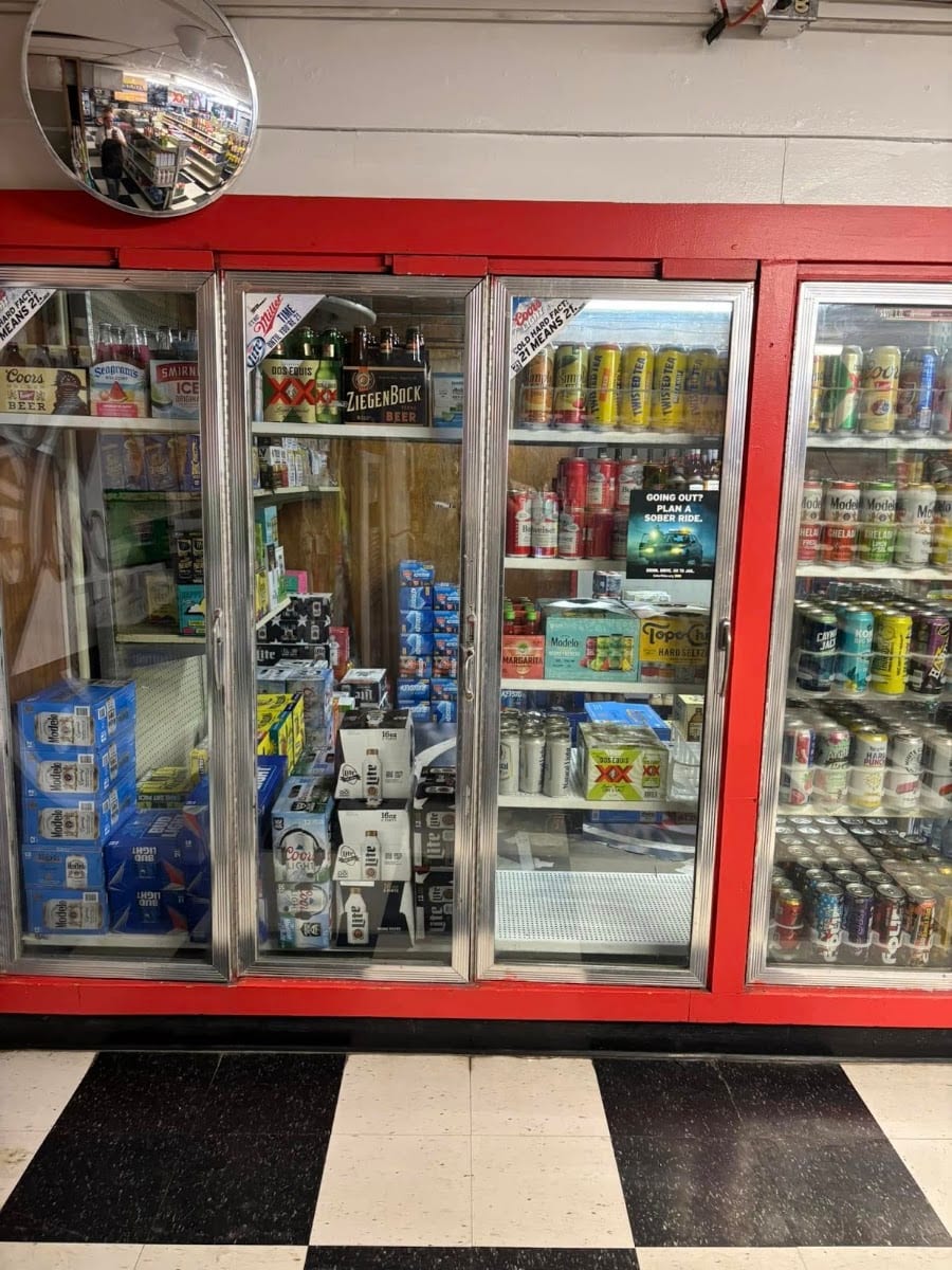 CC's Lakeside Mini Mart & Cafe, photo 2