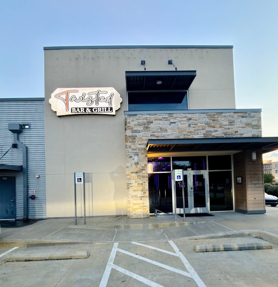 Twisted Bar & Grill, photo 2