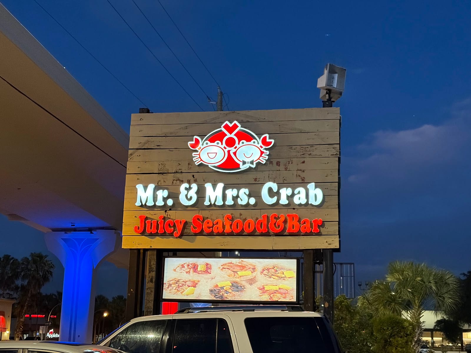 Mr. & Mrs. Crab Juicy Seafood & Bar - Gandy, photo 2