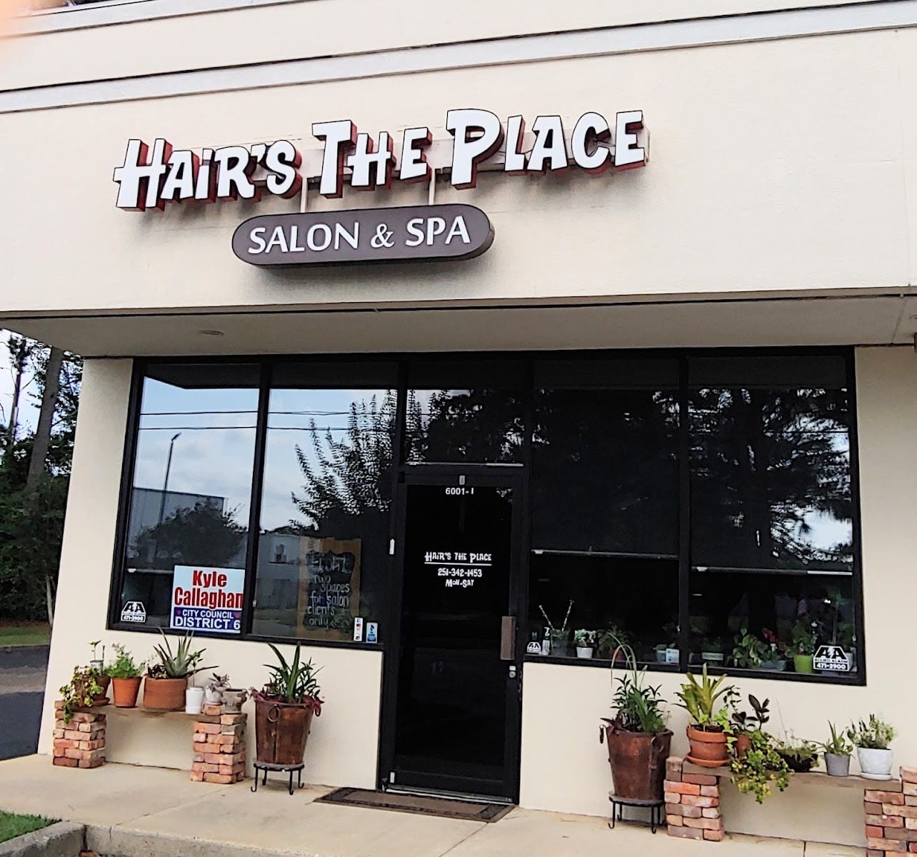 Hair's the Place, photo 2