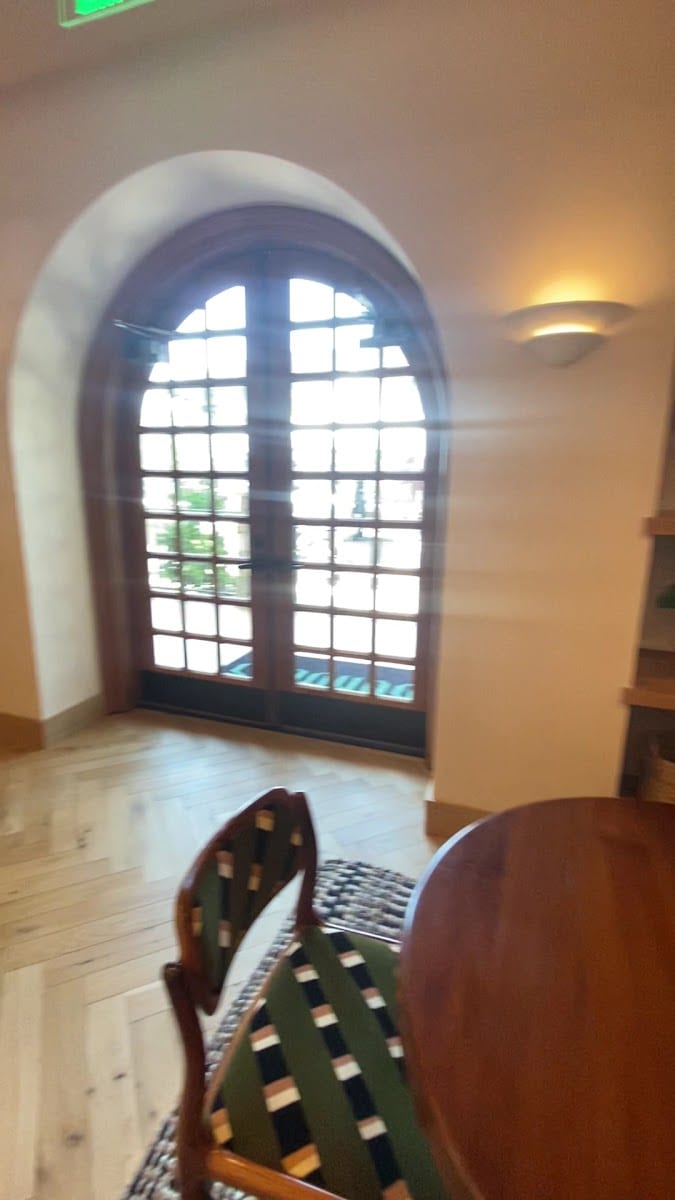 Burgess, photo 3