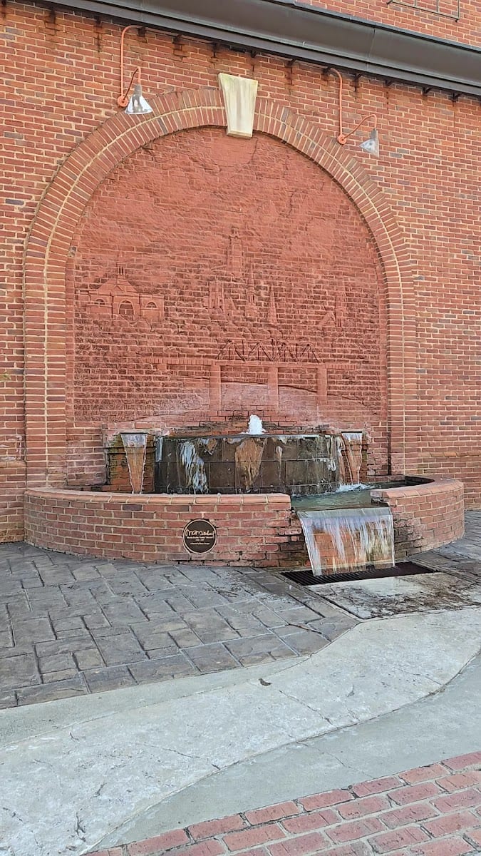 Mitchell Plaza, photo 2