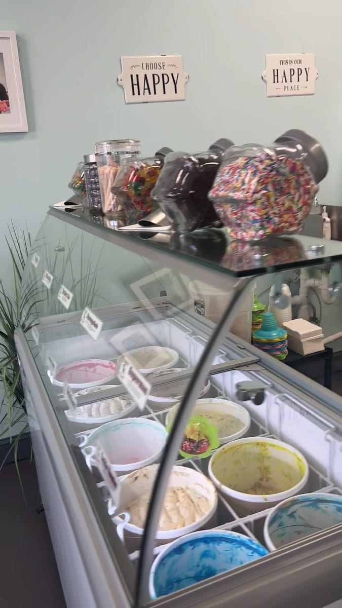 Blue Pineapple Ice Cream Shop, photo 2