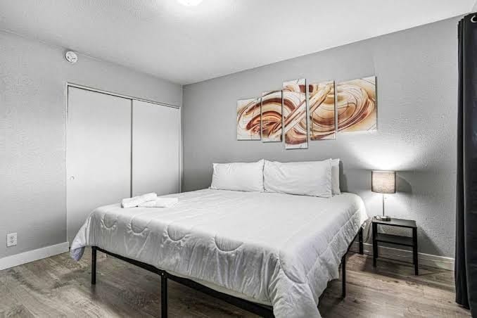 Landing | Modern 2BD, Gym