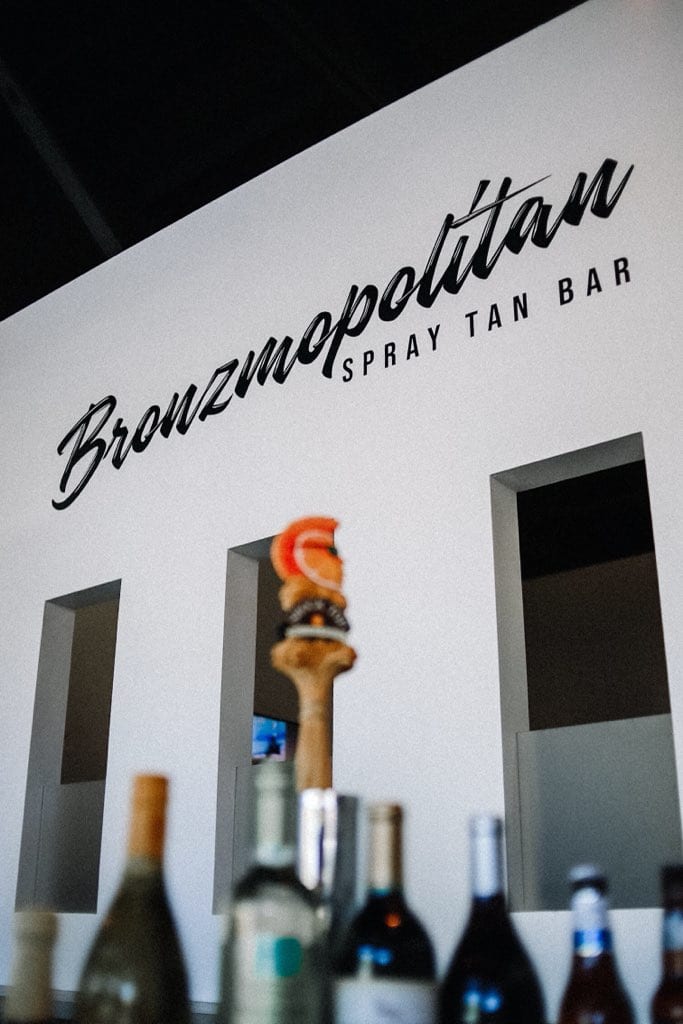 Bronzmopolitan Spray Tan Bar, photo 3