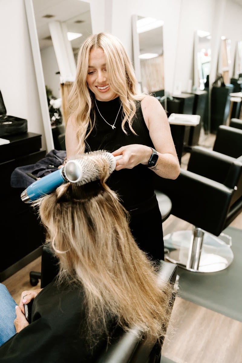 Salon Gloss, photo 4