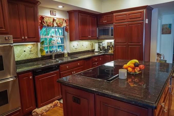 Gorgeous Estate, Pool, Playground, & Double Lot, Heart of South Tampa