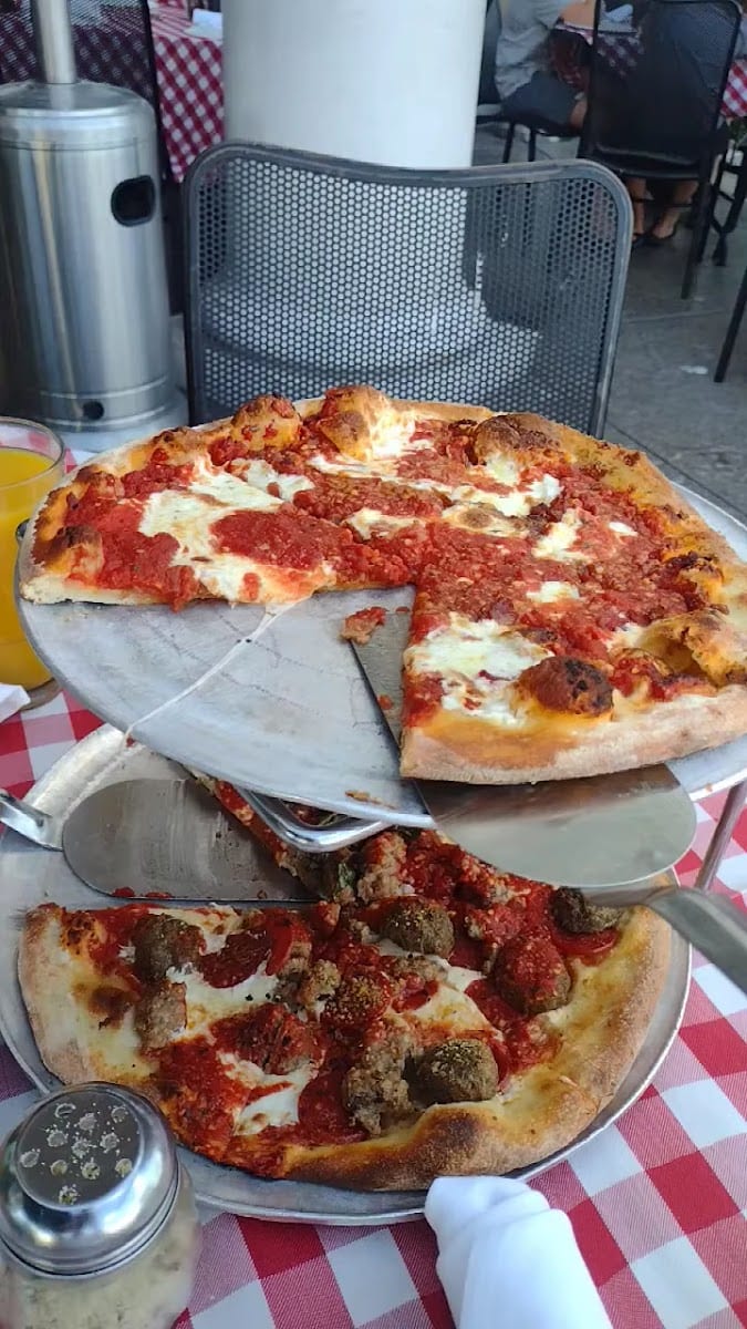 Grimaldi's Pizzeria, photo 3