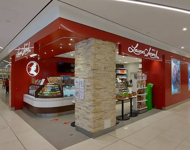 Laura Secord (Holt Renfrew Centre), photo 2