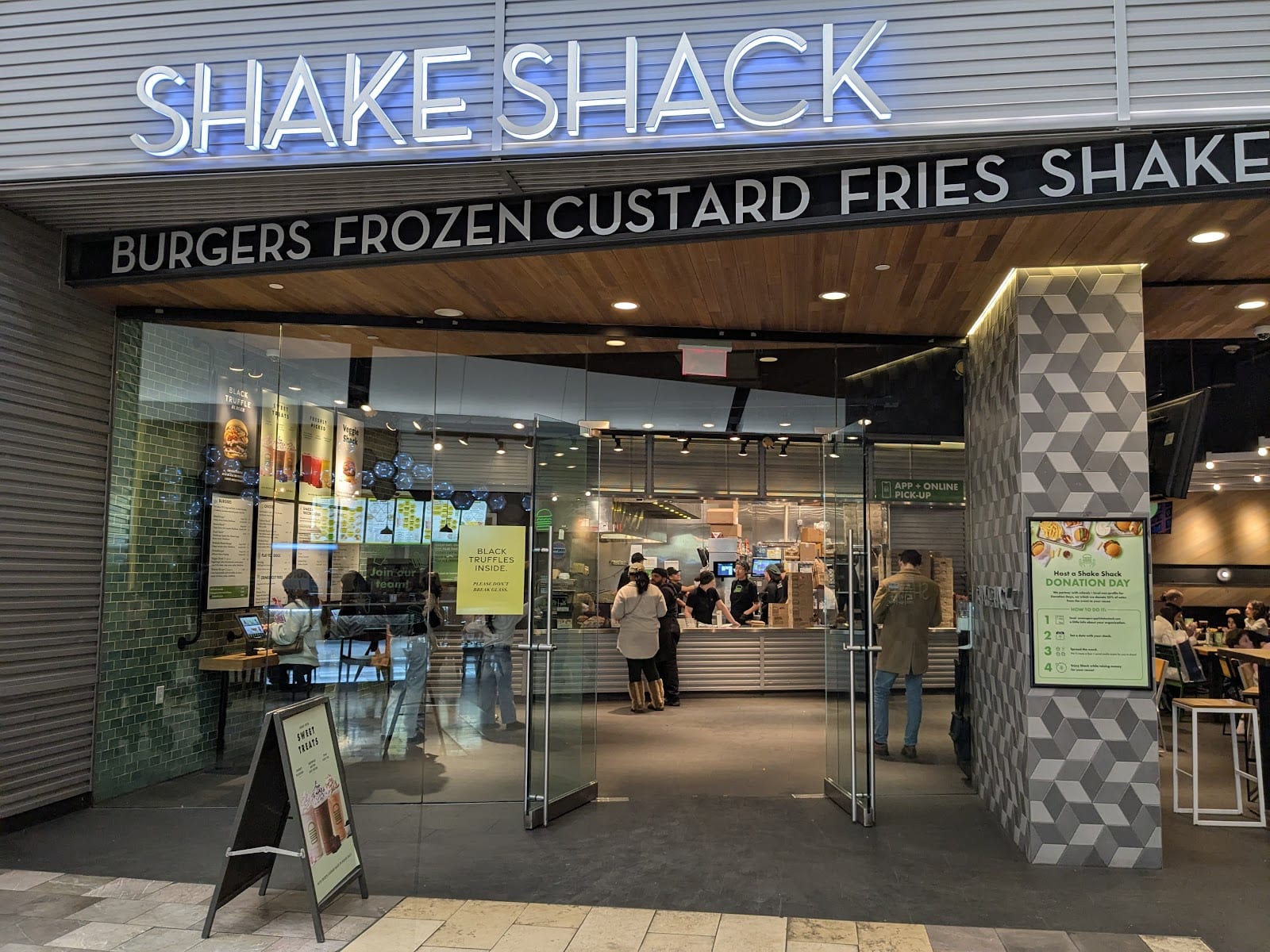 Shake Shack Garden State Plaza