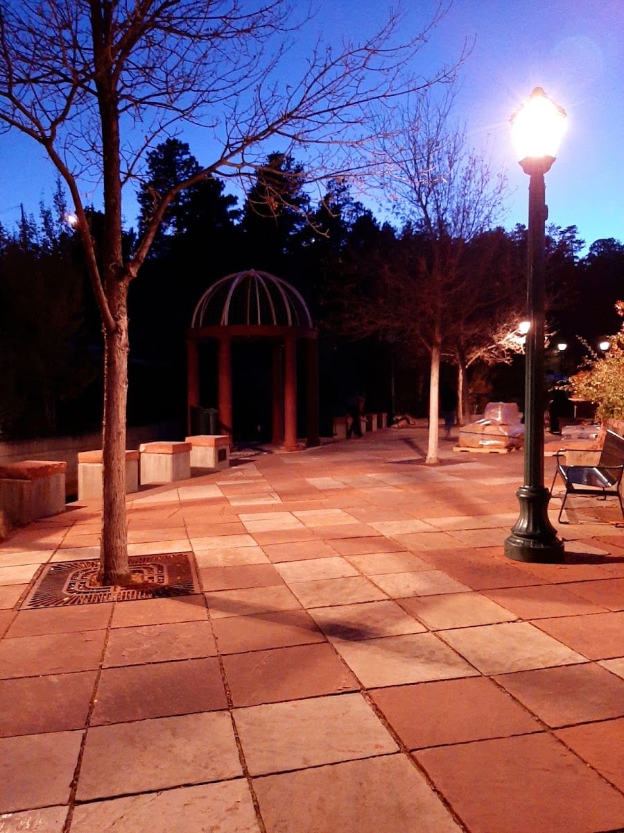 George Hix Riverside Plaza, photo 3