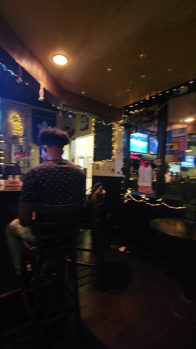 Kanu Bar & Grill, photo 2