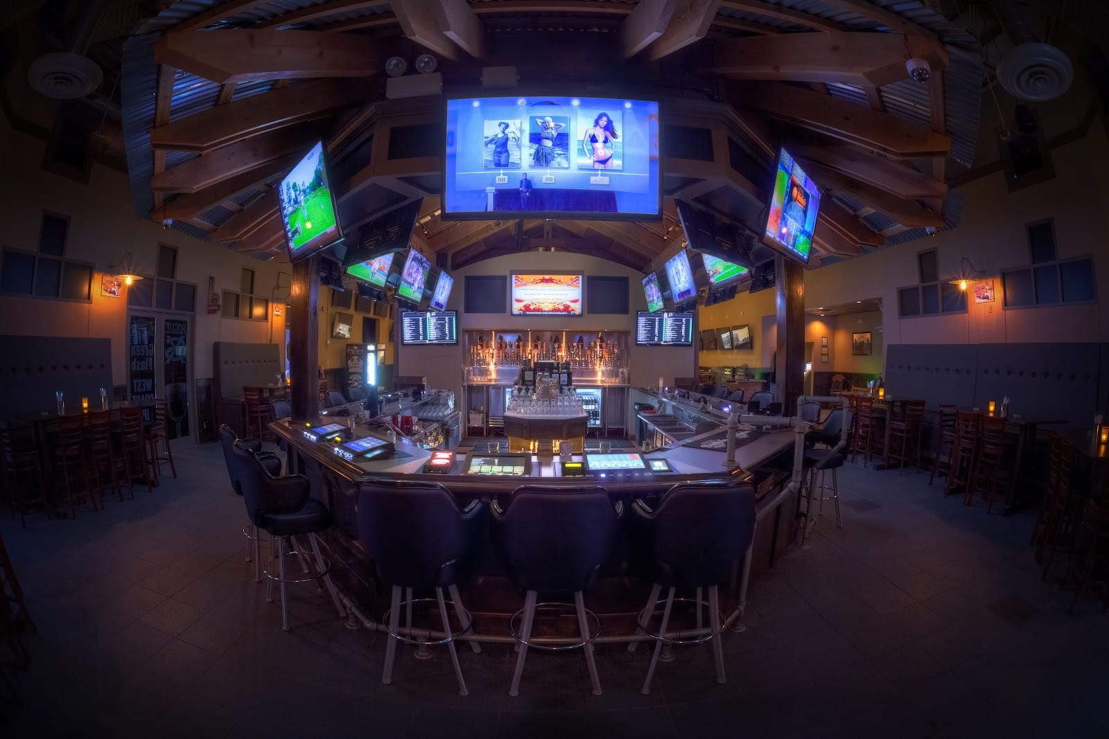 Aces & Ales, photo 2