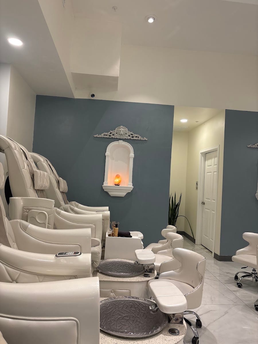 Heart's Nail Spa