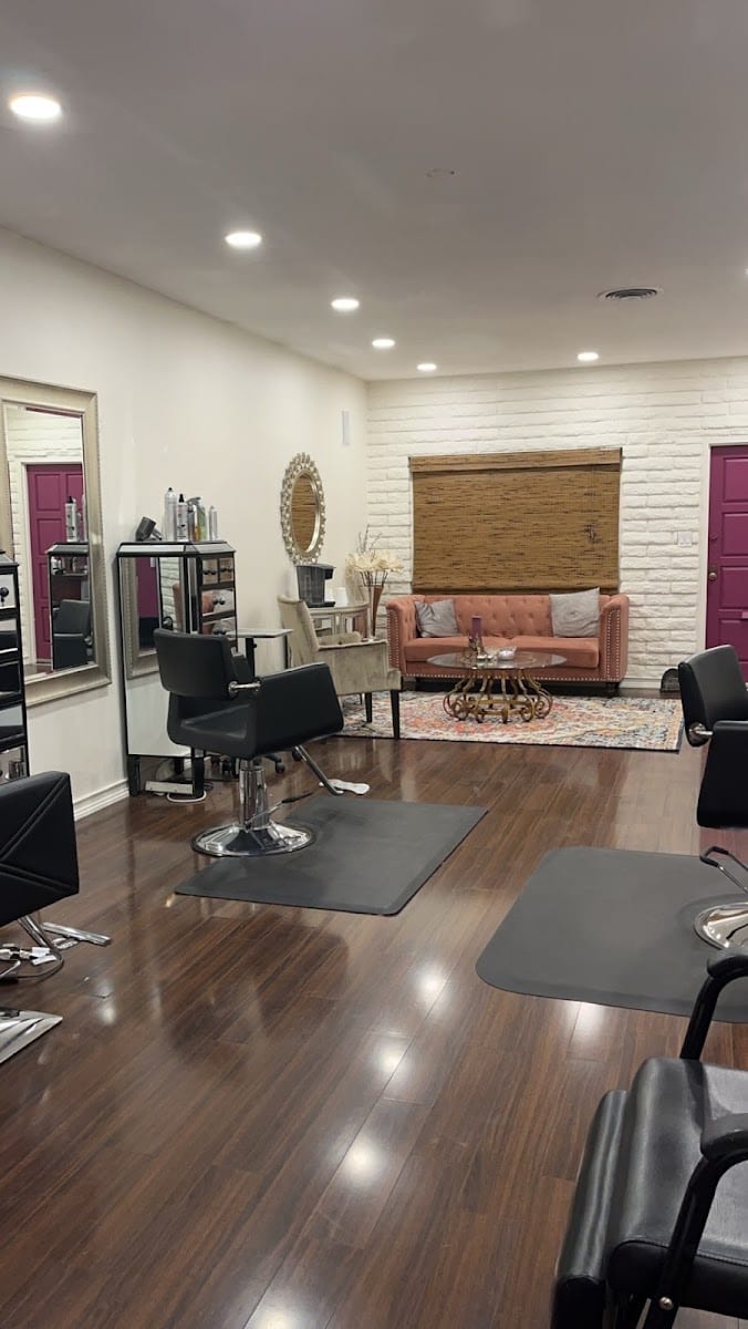 The Fringe Salon & Botique, photo 2