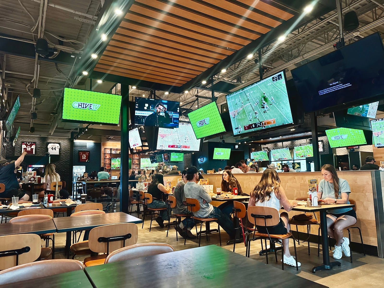 Buffalo Wild Wings, photo 4
