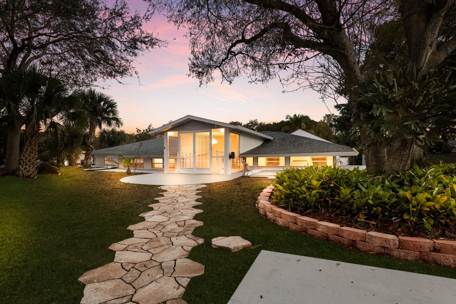 Jen Roach, KW On The Water, Sarasota Region, photo 3