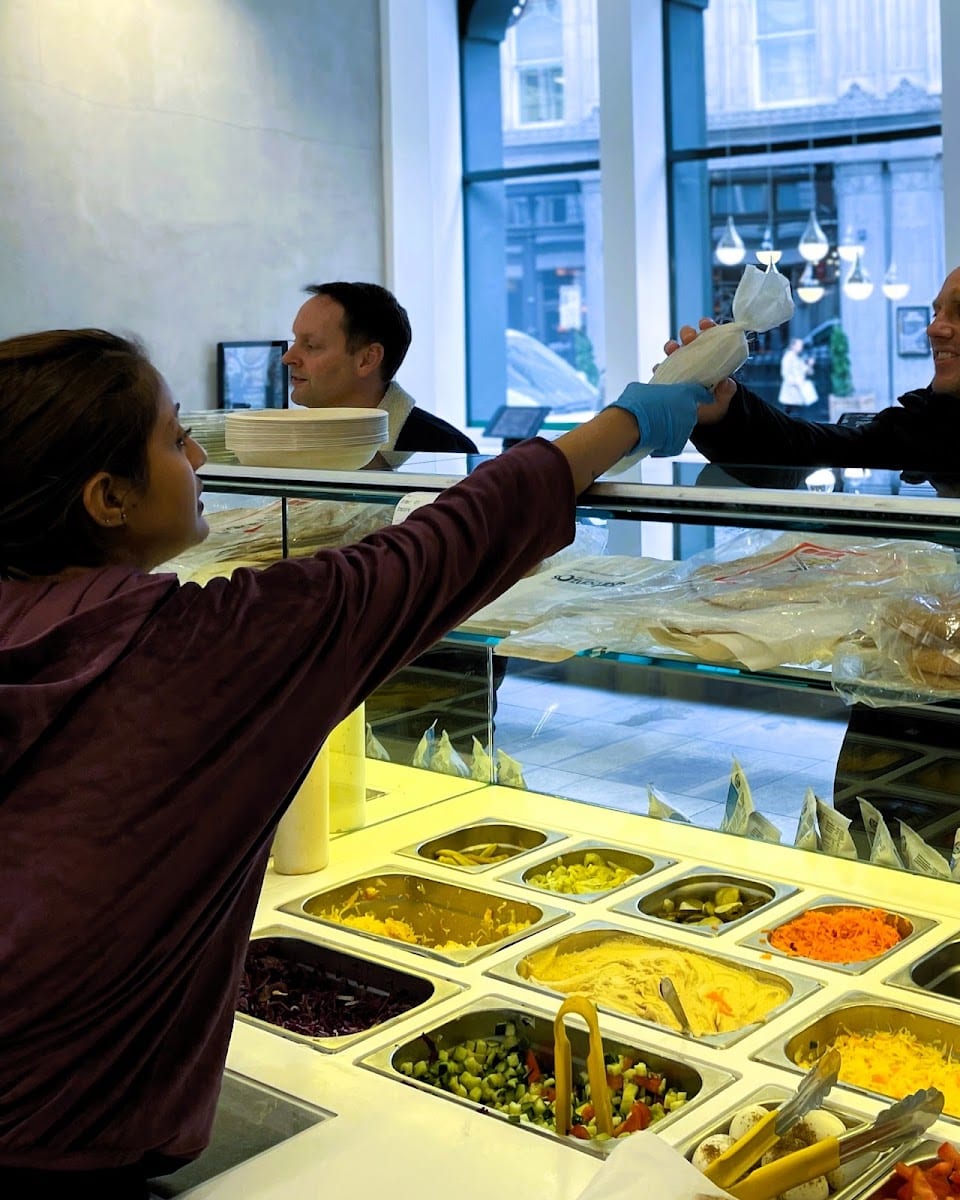 Garbanzos Falafel & Salad Bar (Monument), photo 2