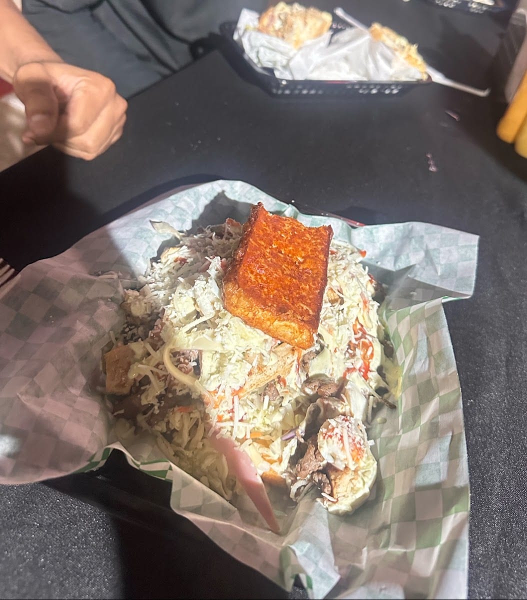 Lokyburguer food truck comida venezolana, photo 3