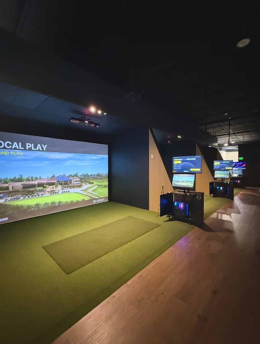 Birdie's Golf Lounge - Logan, UT