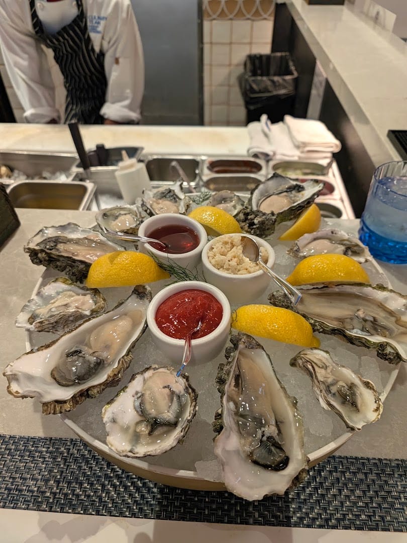 Pearls Oyster & Crudo Bar by Fabio Viviani, photo 4