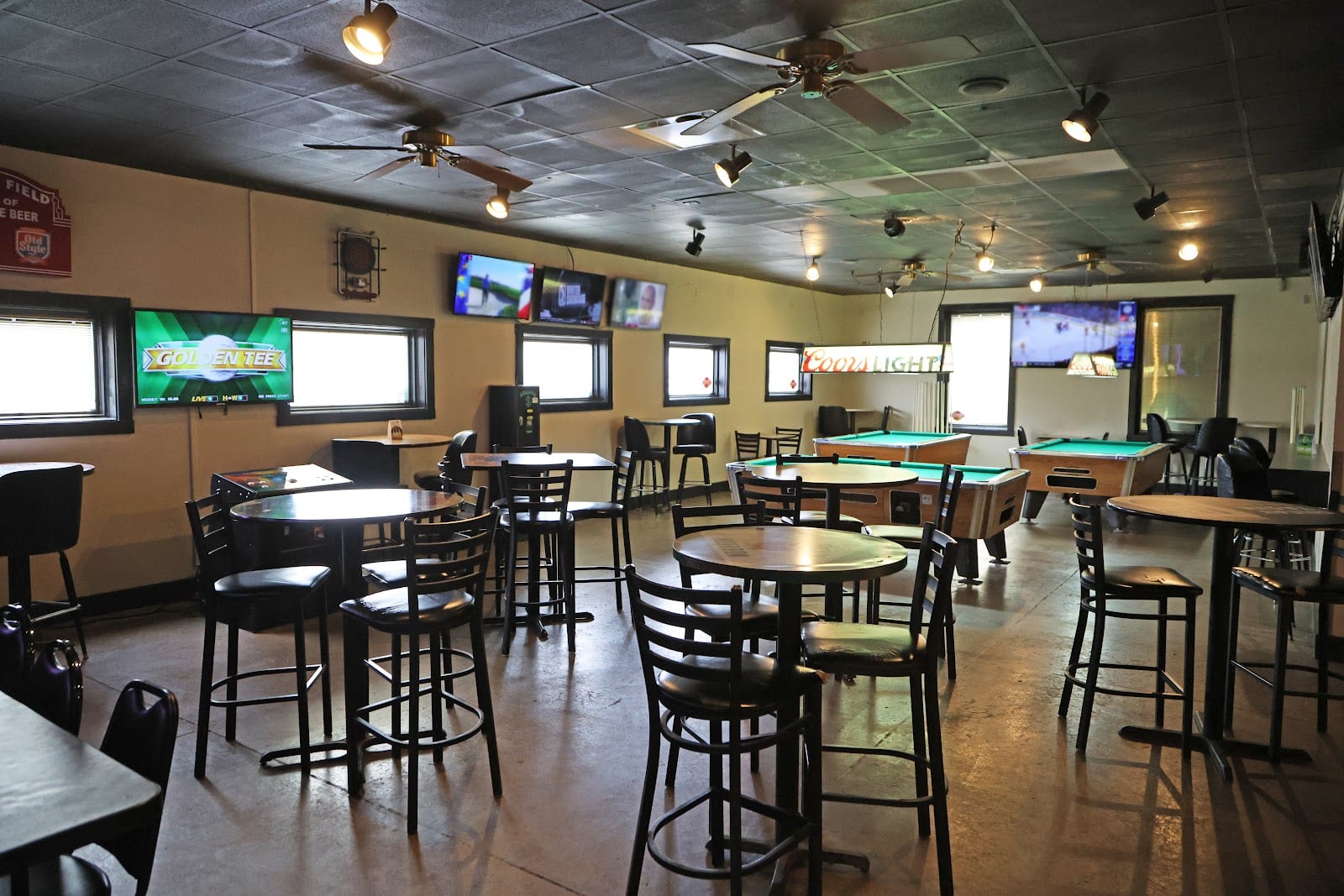 Wrigley Field Bar & Grill